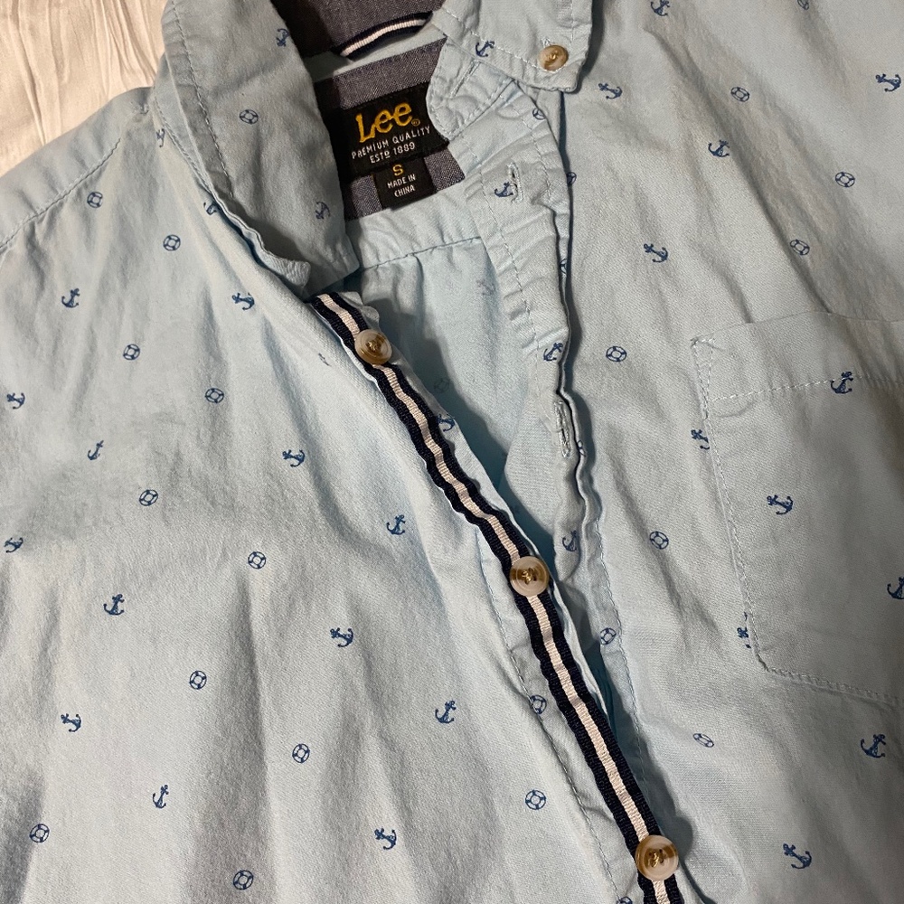 Men’s Lee button down short sleeved shirt